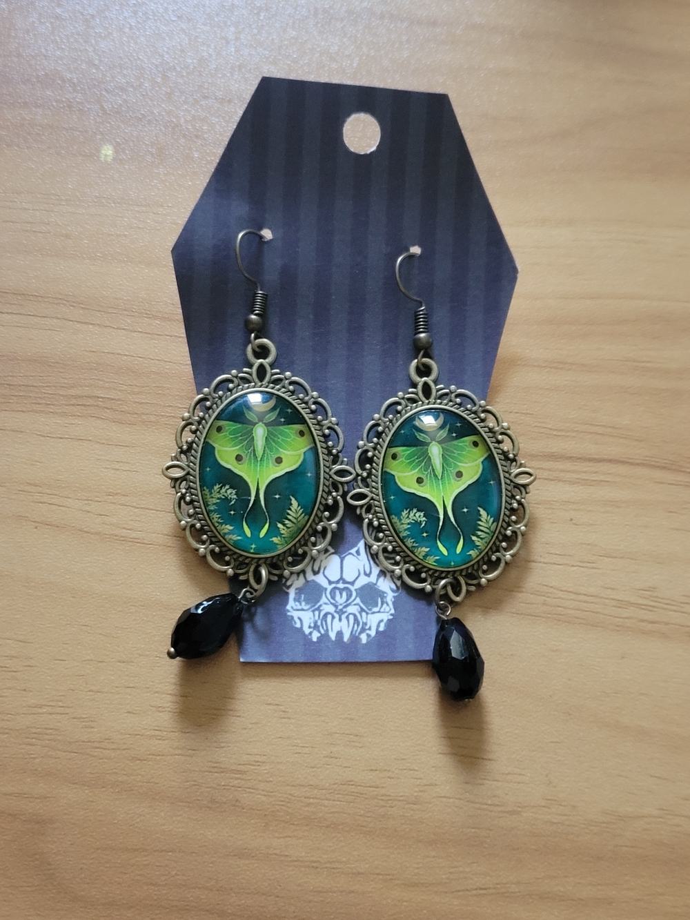 💀NEW💀Hand Crafted Green Moth Cameo Drop Earrings with Black Teardrops